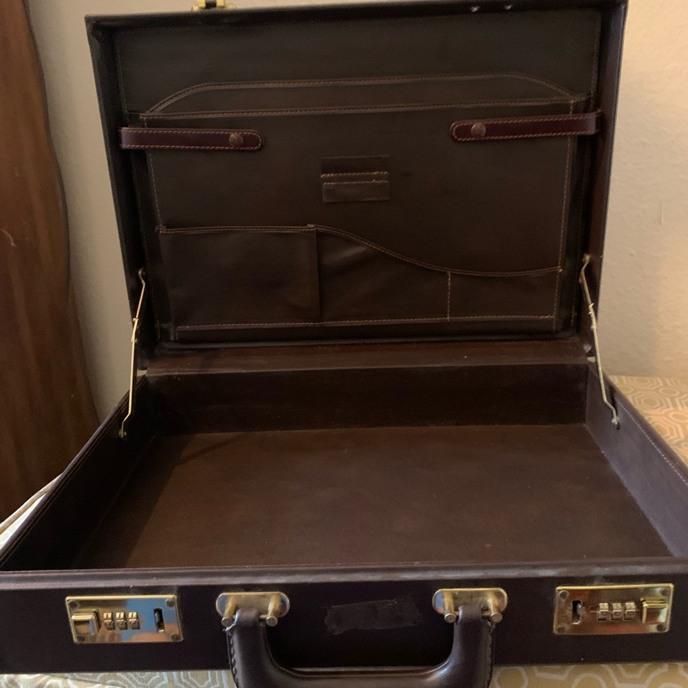 Large Briefcase. - Picture 3 of 4
